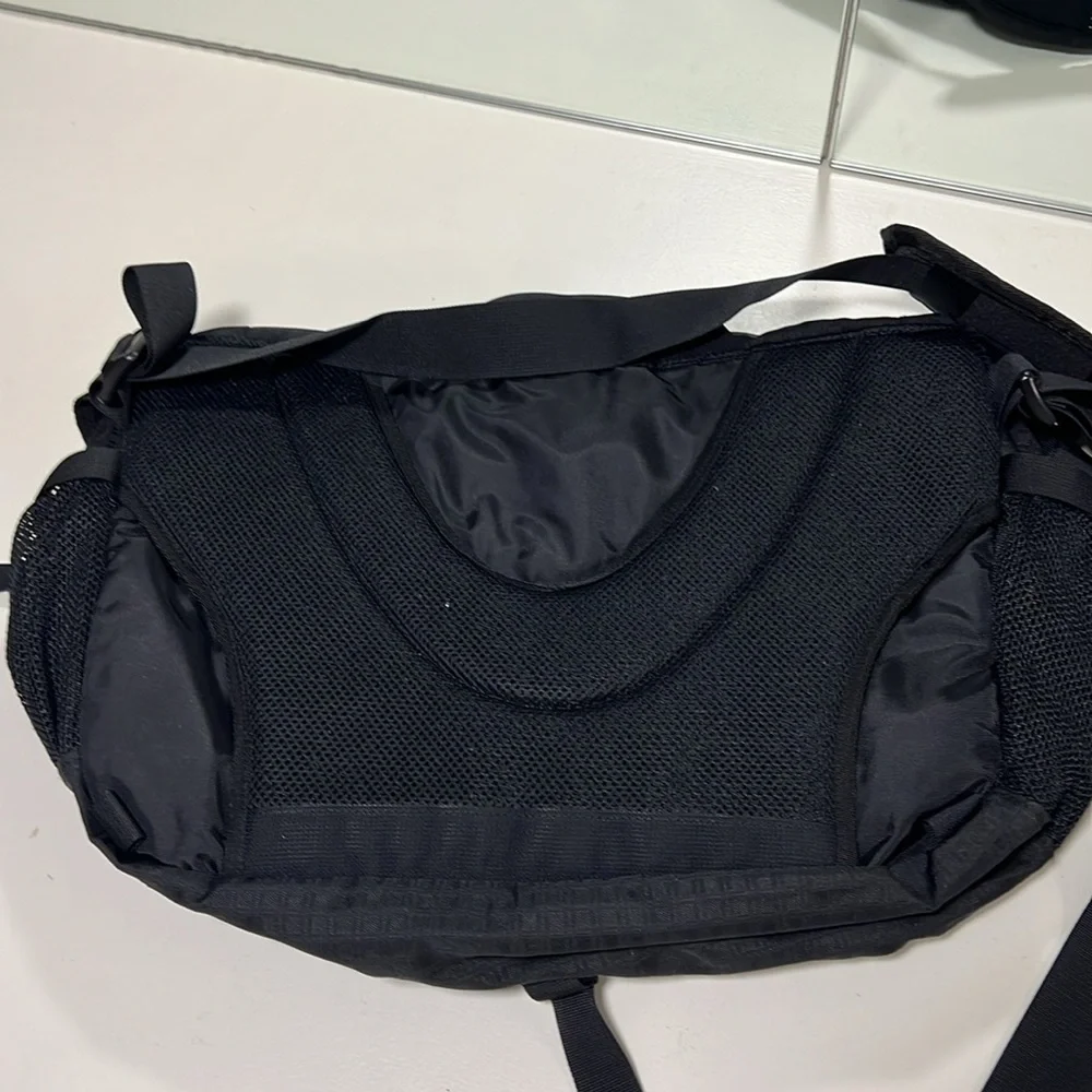 L L Bean messenger bag black like new !